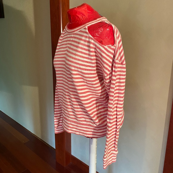 Bcbg maxazria cold shoulder sweater - Picture 2 of 4